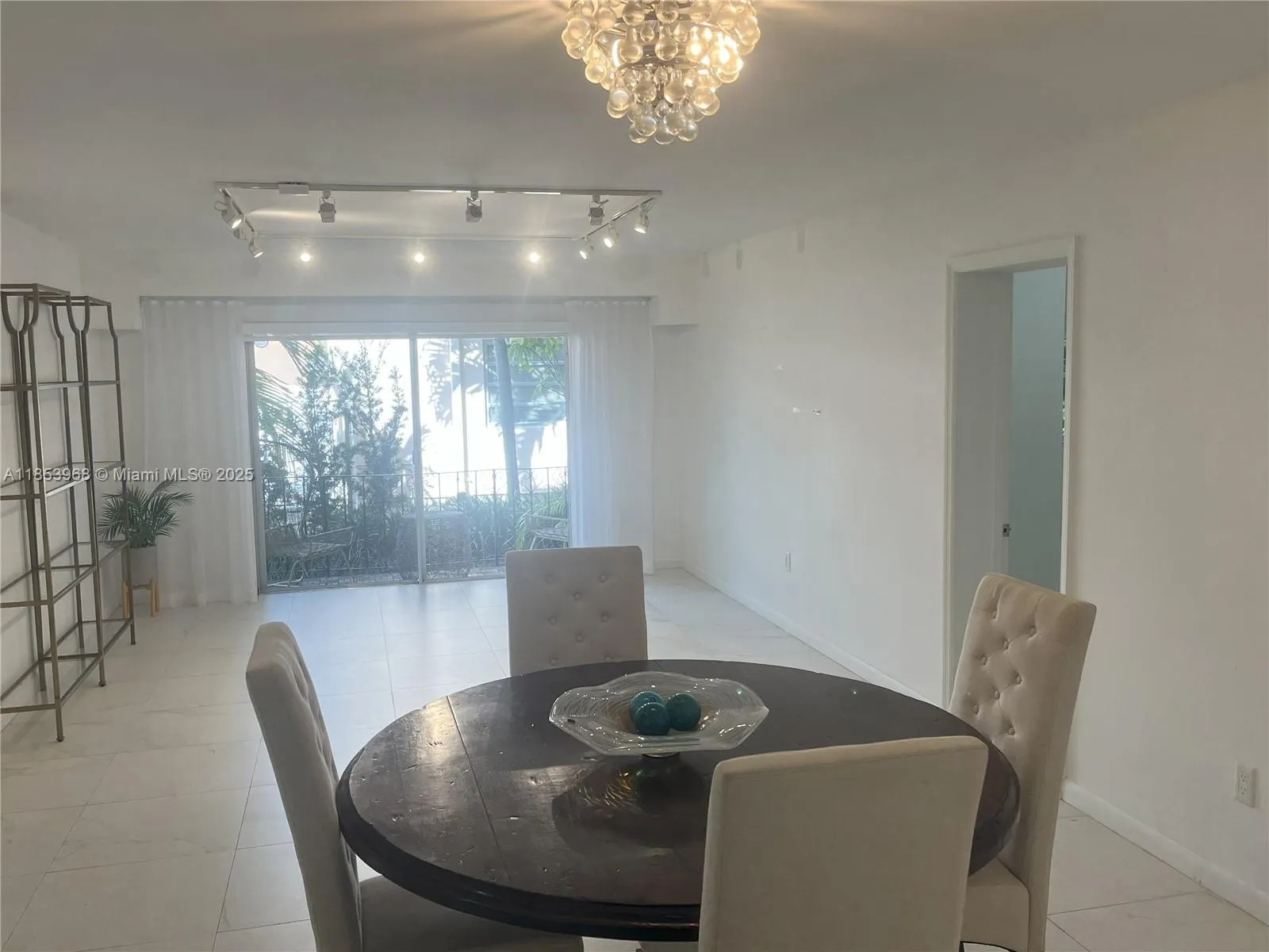1239 Mariposa Ave, #2