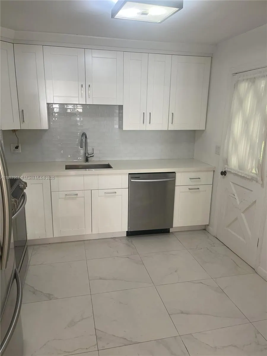 1239 Mariposa Ave, #2