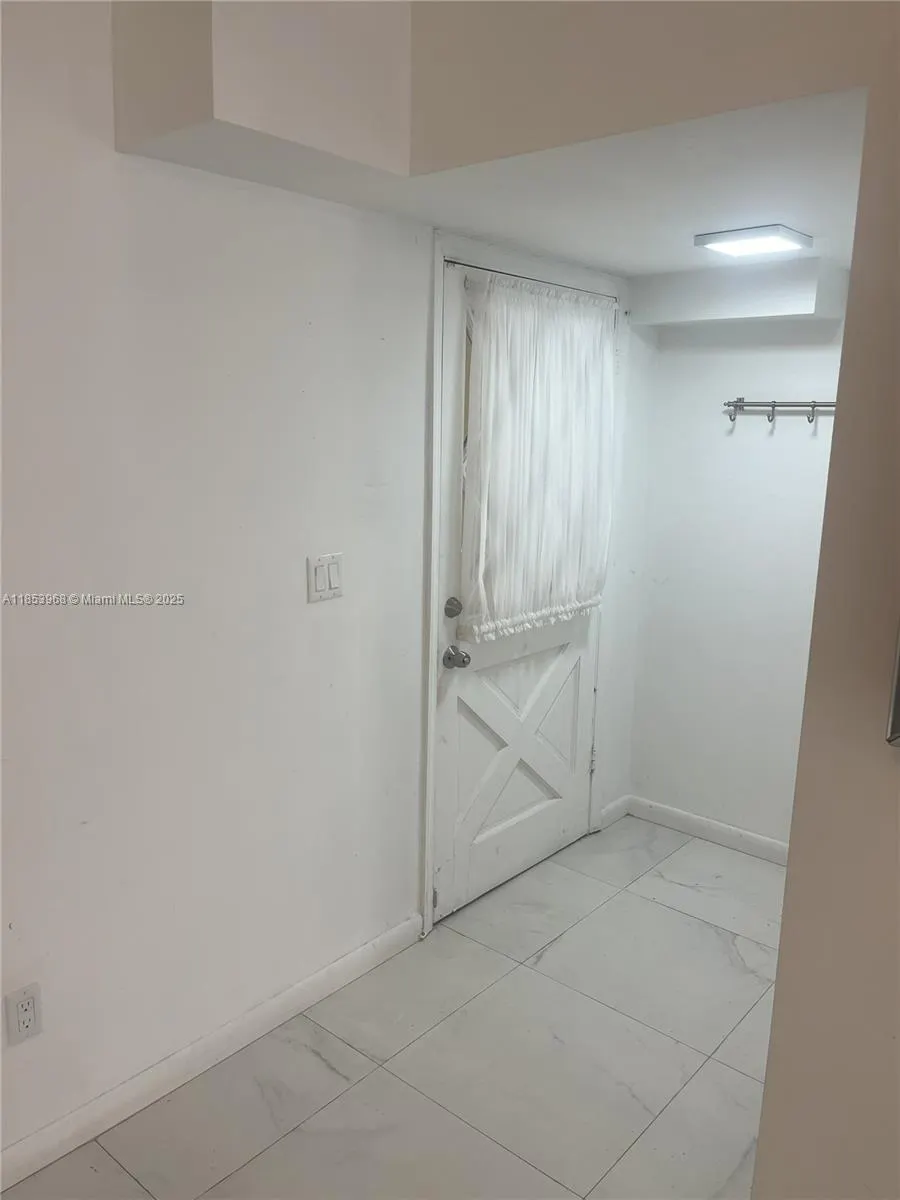 1239 Mariposa Ave, #2
