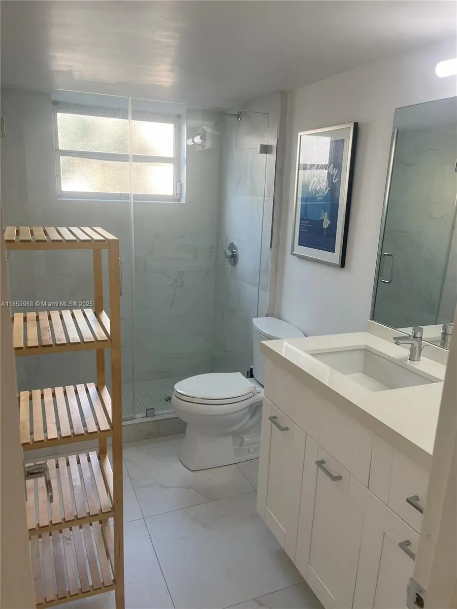 1239 Mariposa Ave, #2