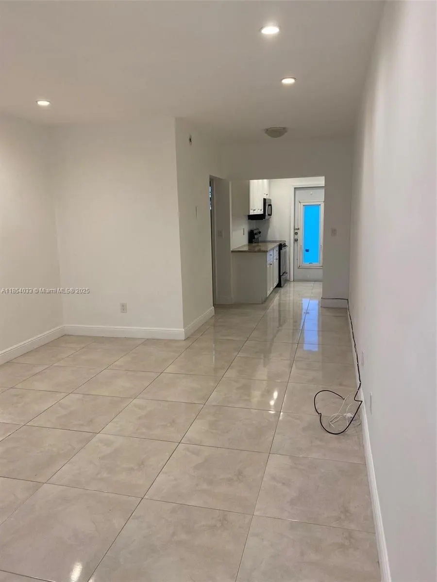 7725 Carlyle Ave, #4