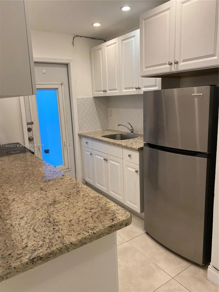 7725 Carlyle Ave, #4