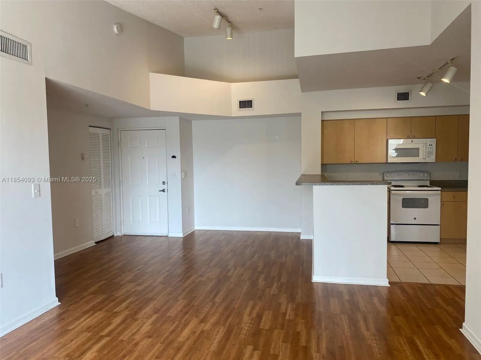 8070 N Nob Hill Rd, #305