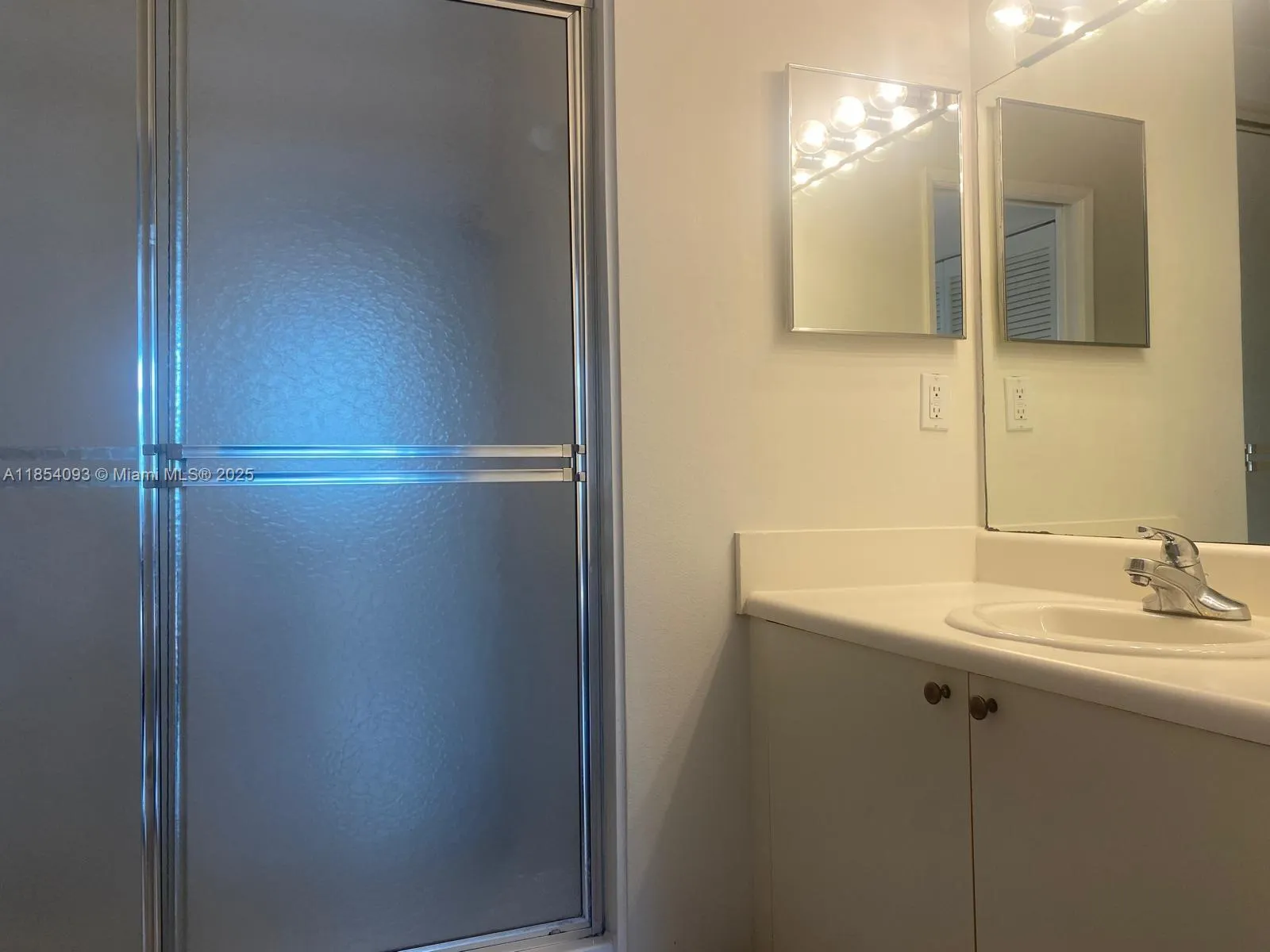 8070 N Nob Hill Rd, #305