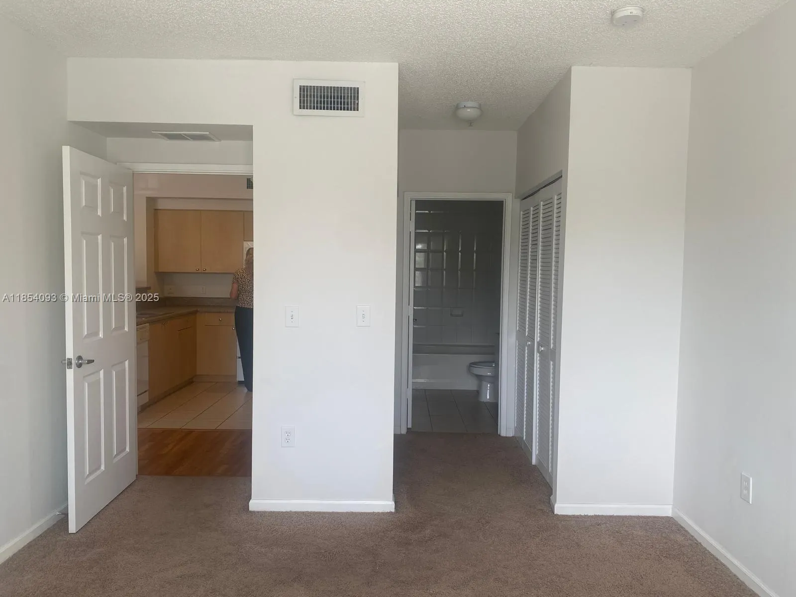 8070 N Nob Hill Rd, #305