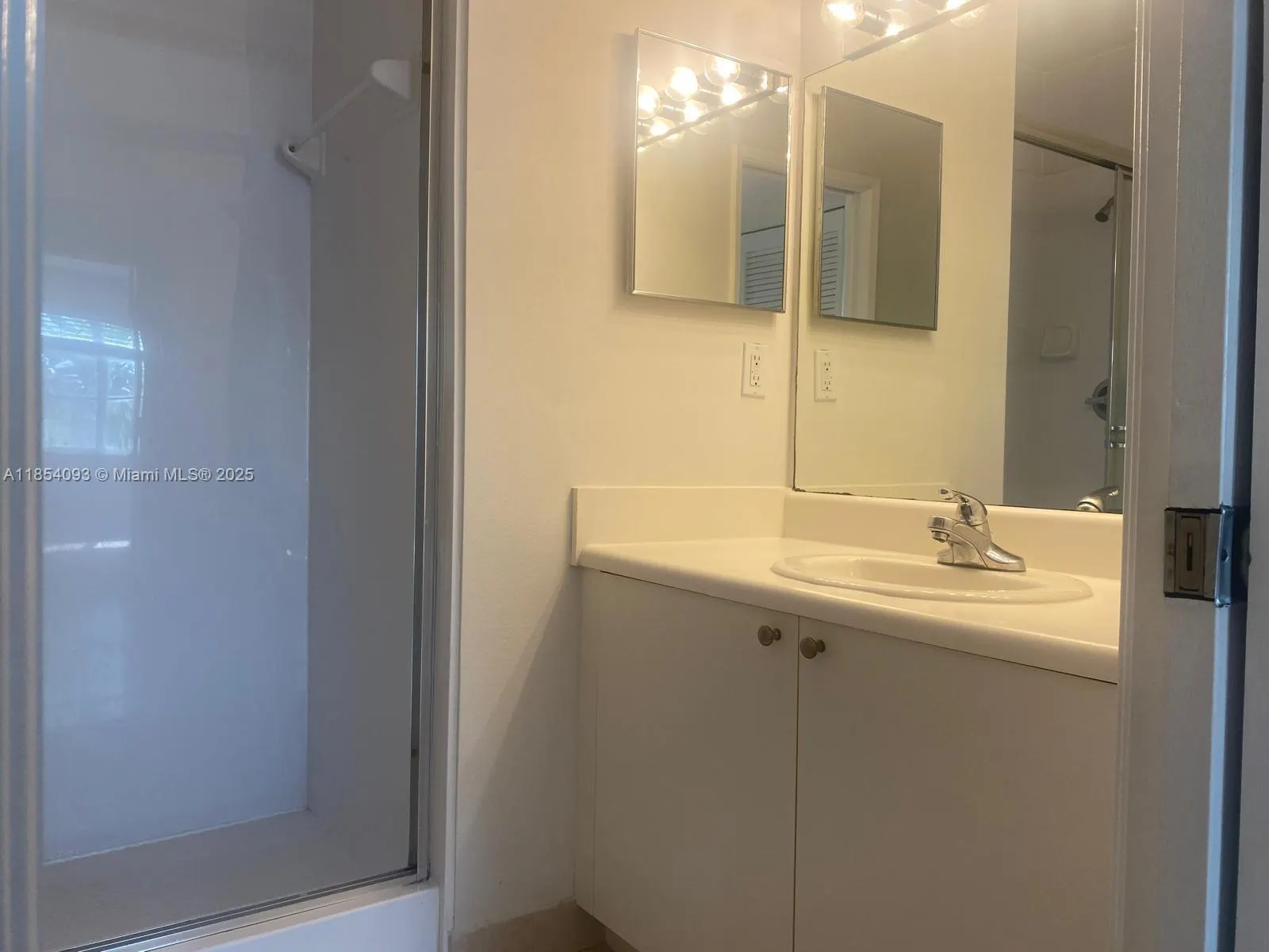 8070 N Nob Hill Rd, #305