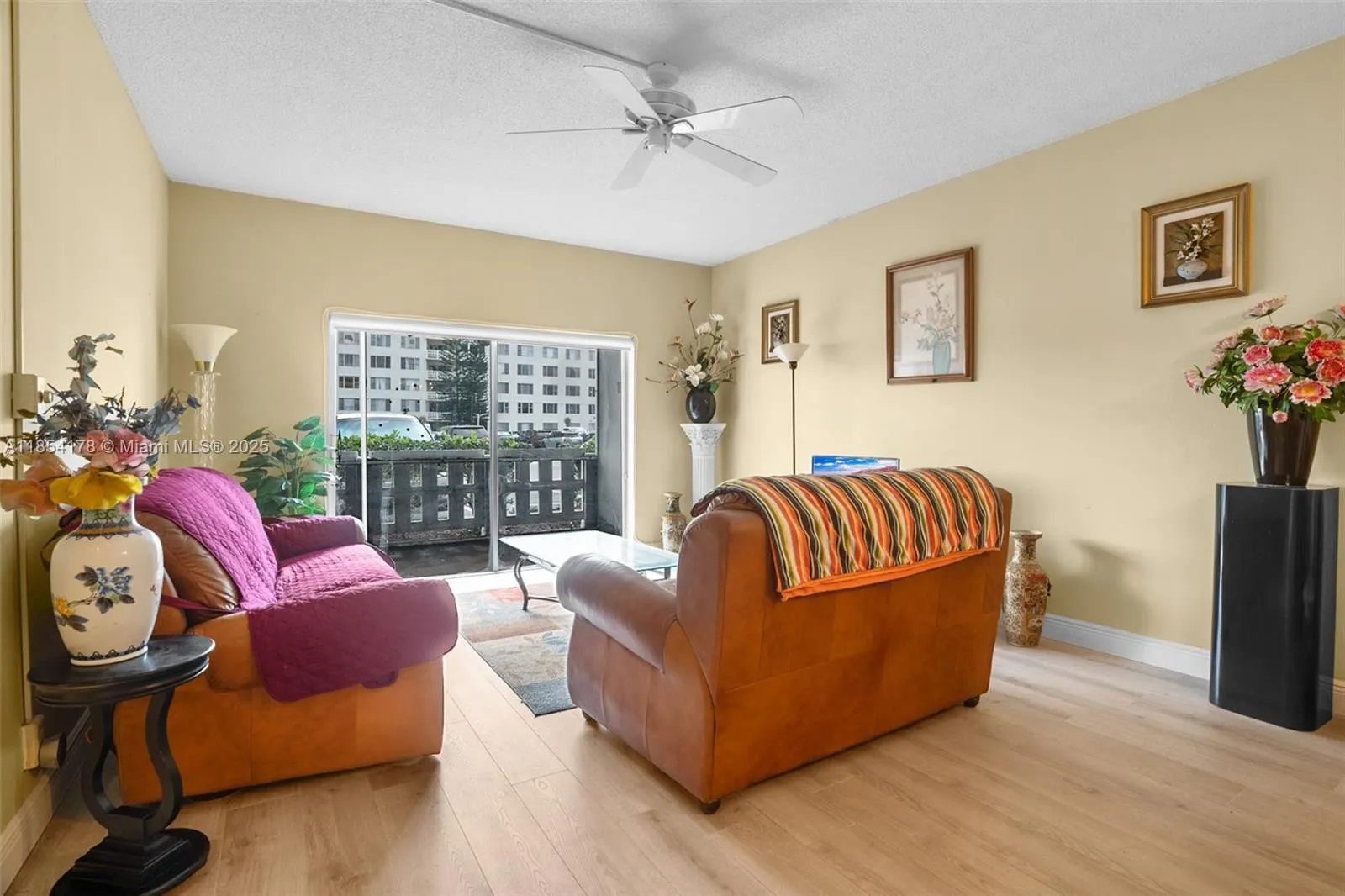4350 Hillcrest Dr, #118