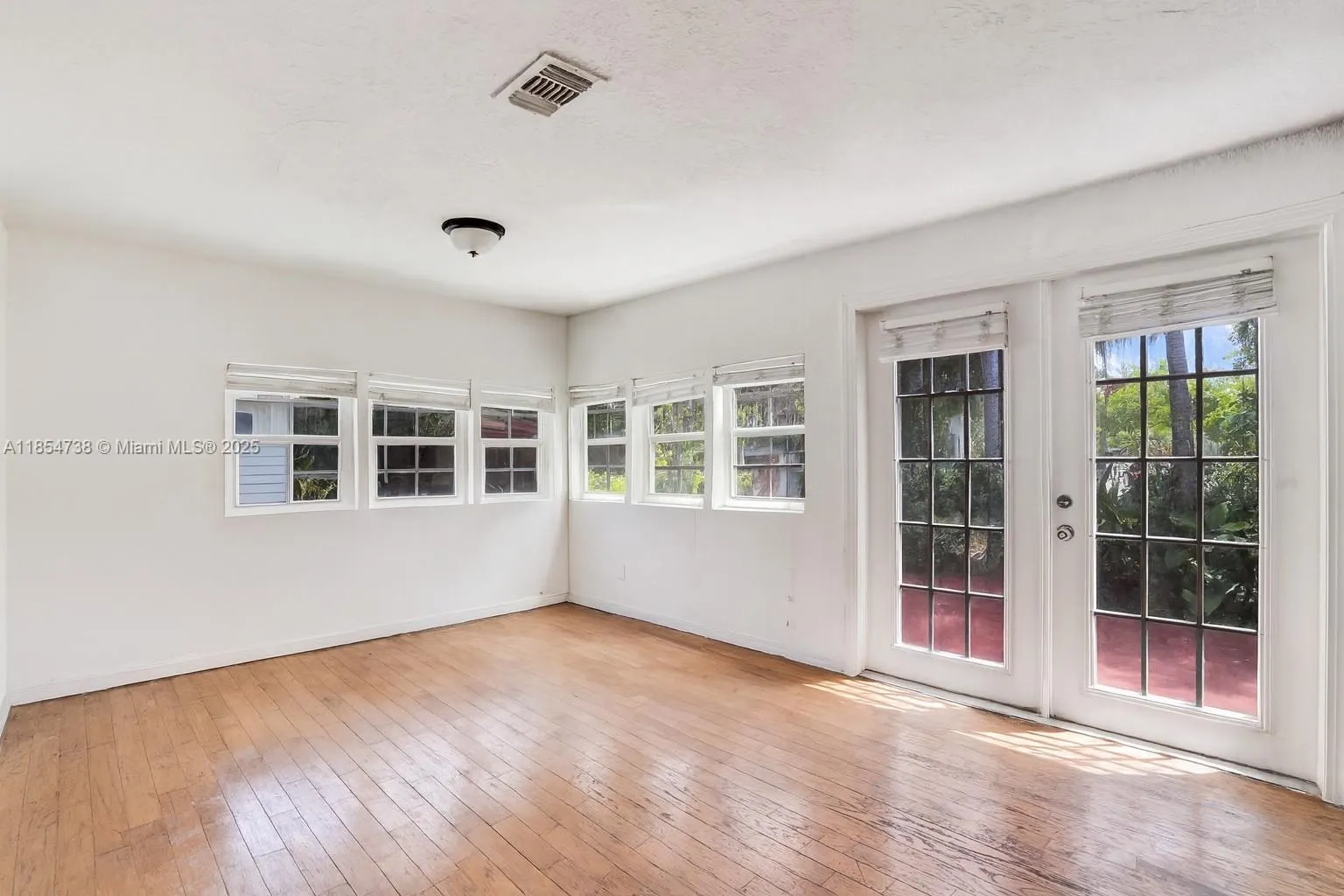 48 SW 14th St