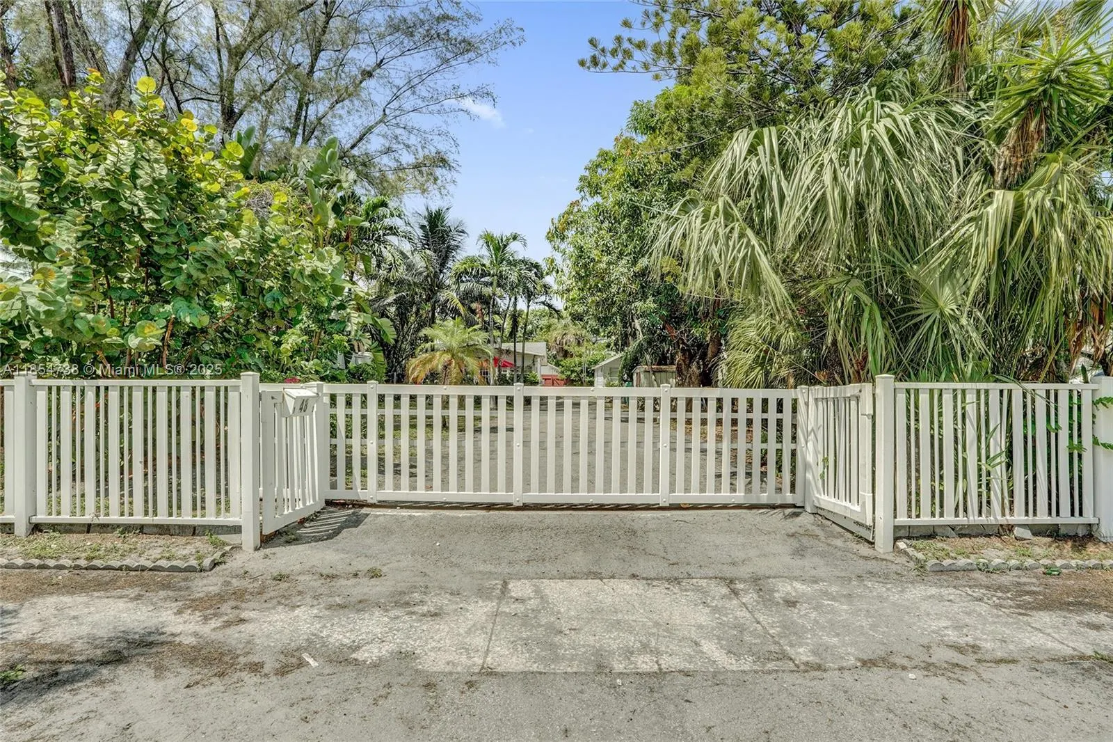 48 SW 14th St