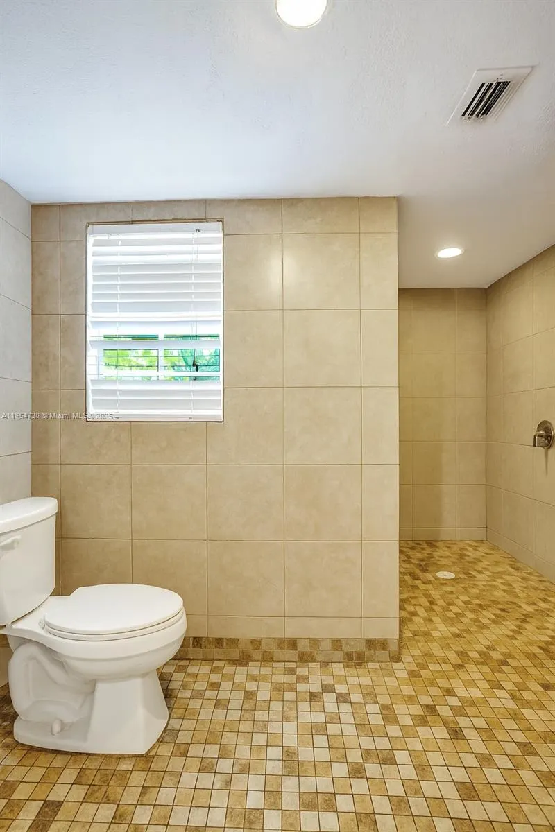 48 SW 14th St