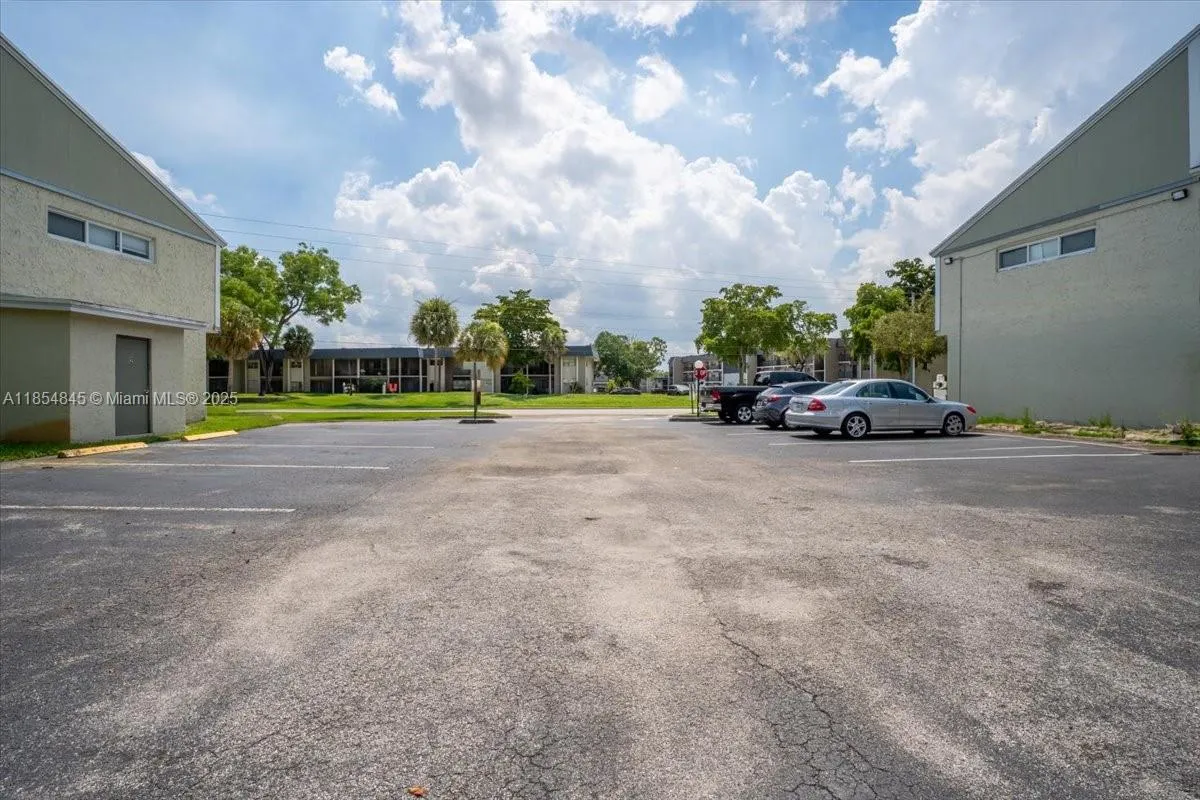 8105 Lagos De Campo Blvd, #J-2