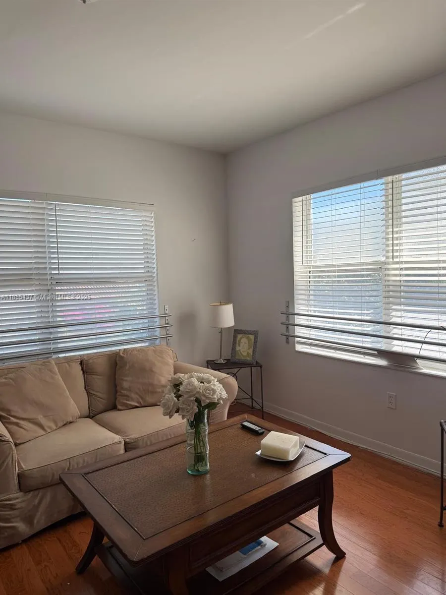 1542 Drexel Ave, #301