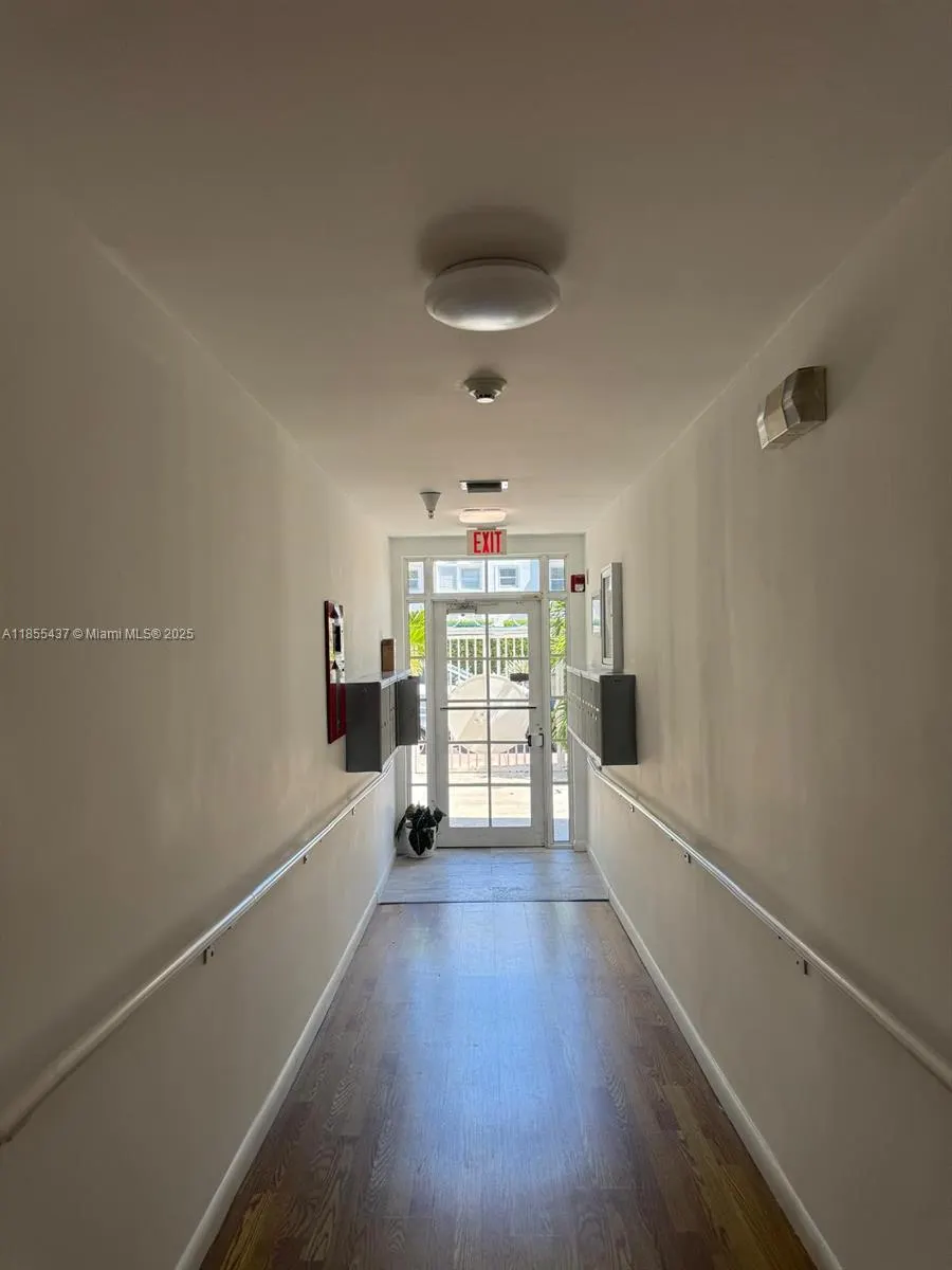 1542 Drexel Ave, #301