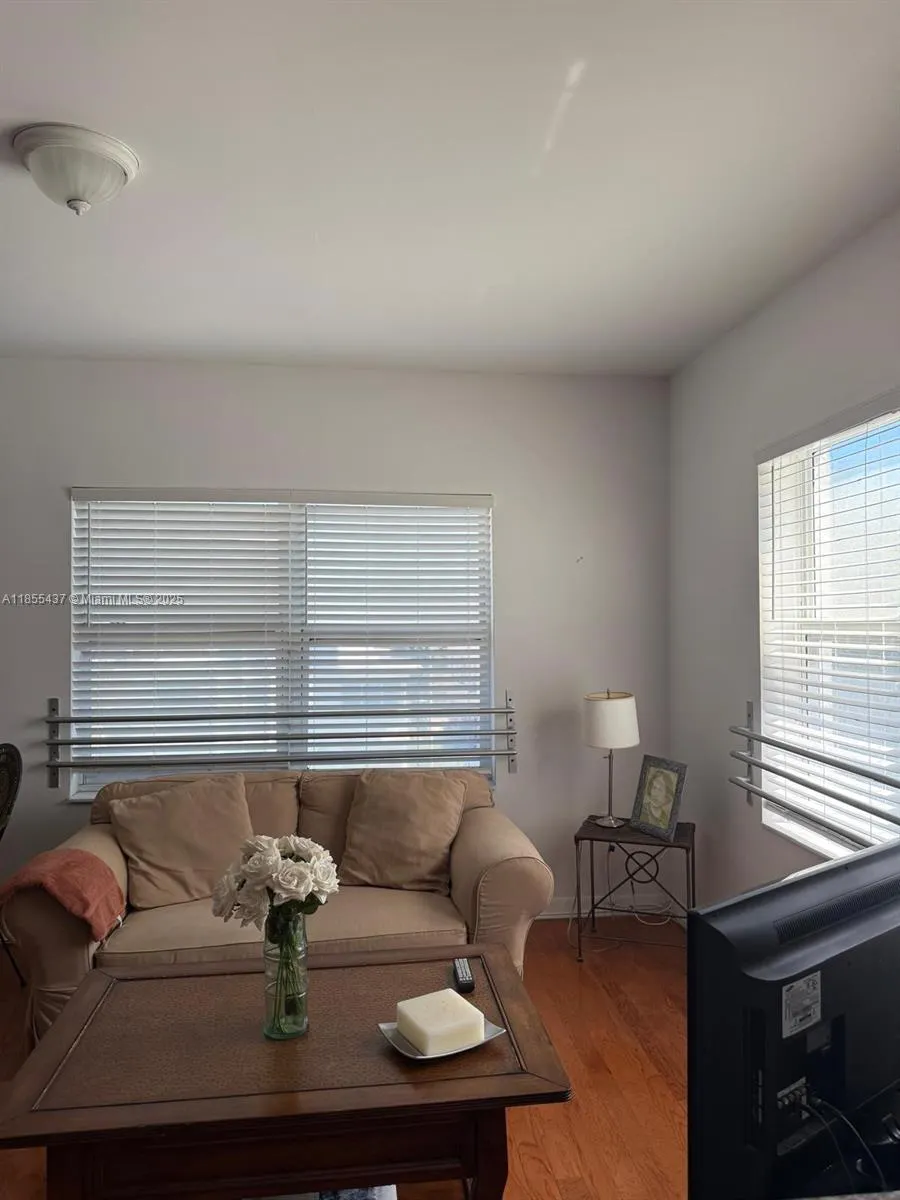 1542 Drexel Ave, #301