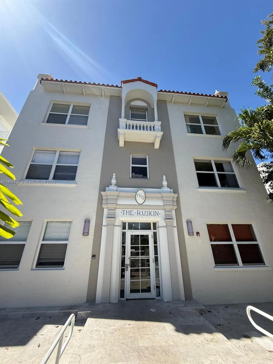 1542 Drexel Ave, #301
