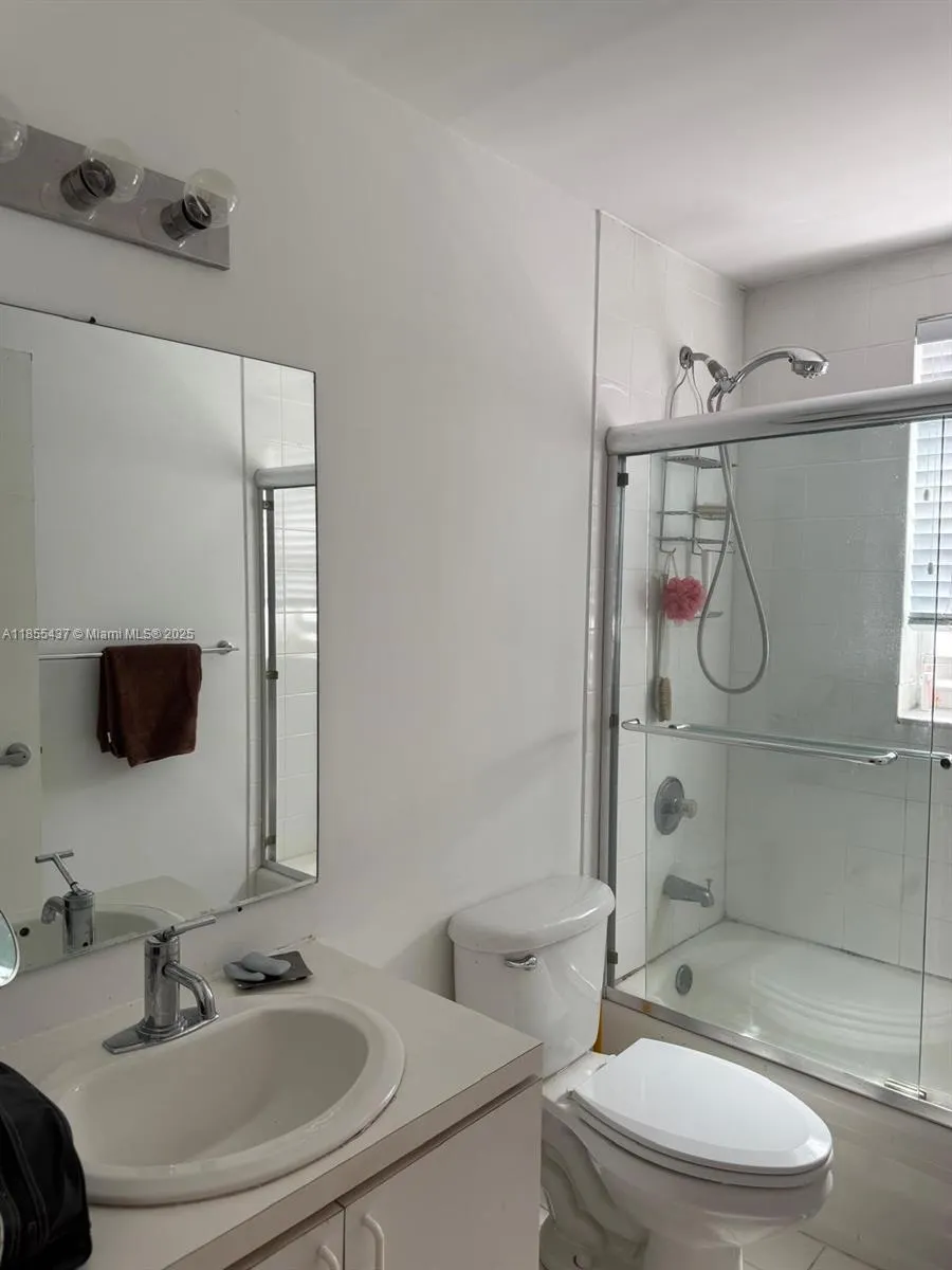 1542 Drexel Ave, #301
