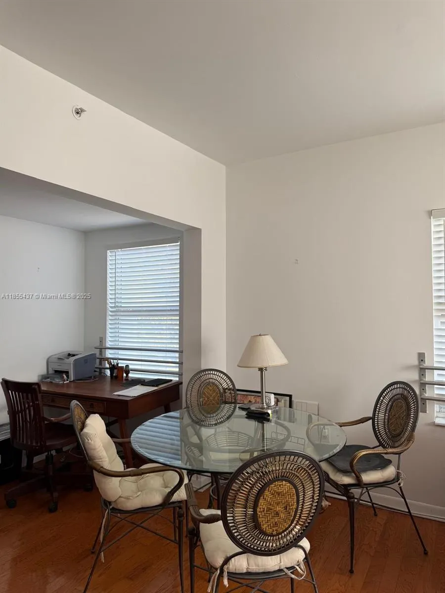 1542 Drexel Ave, #301