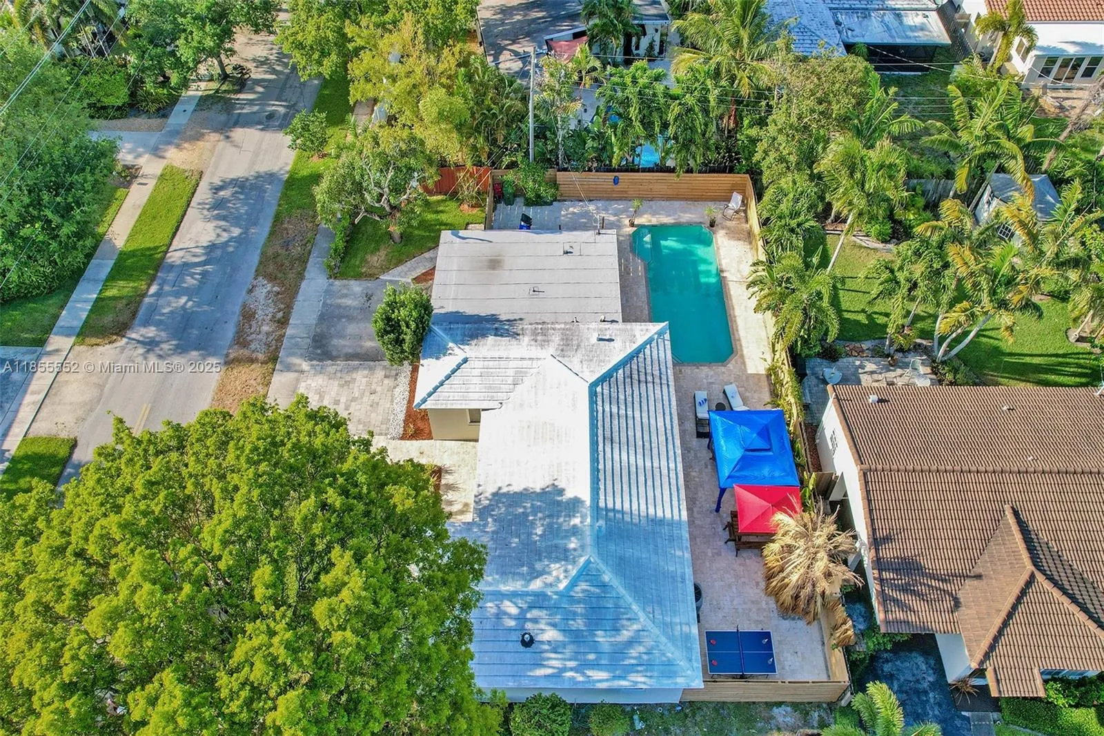 1800 N Victoria Park Rd