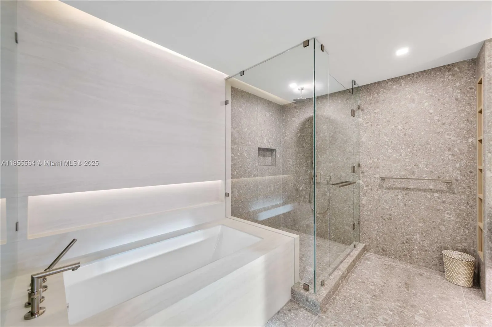 900 N Ocean Blvd, #801