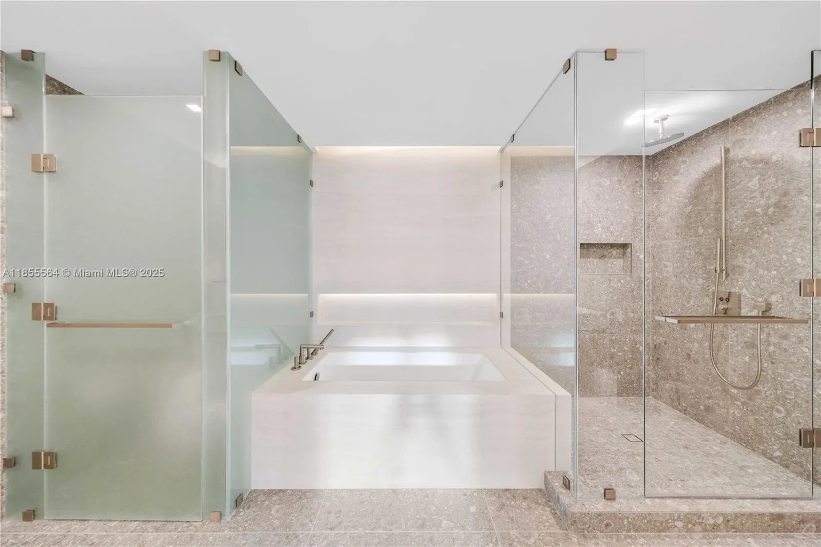 900 N Ocean Blvd, #801