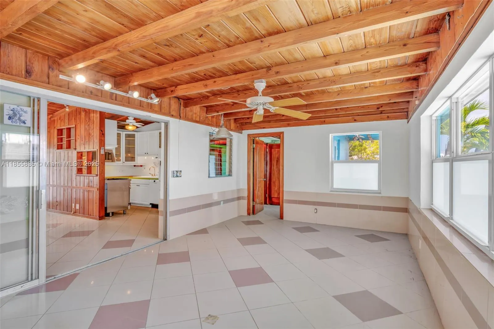 140 Gardenia St