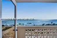 10185 Collins Ave, #818