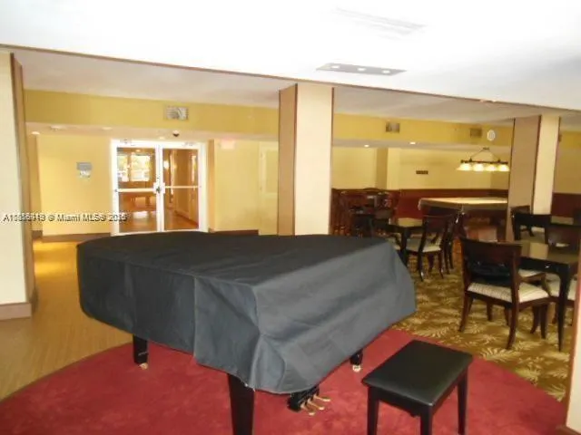 10185 Collins Ave, #818