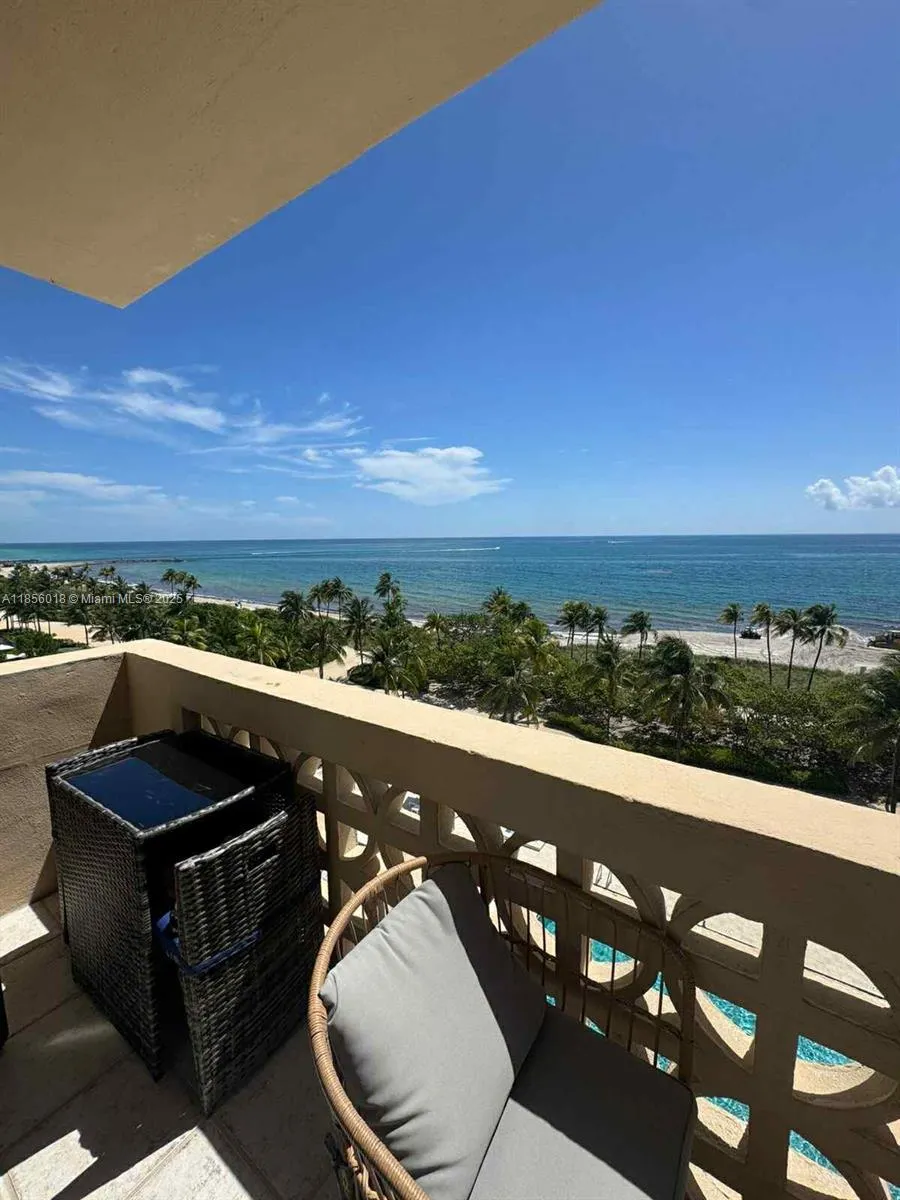 10185 Collins Ave, #818