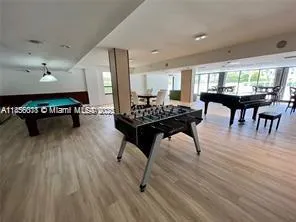 10185 Collins Ave, #818