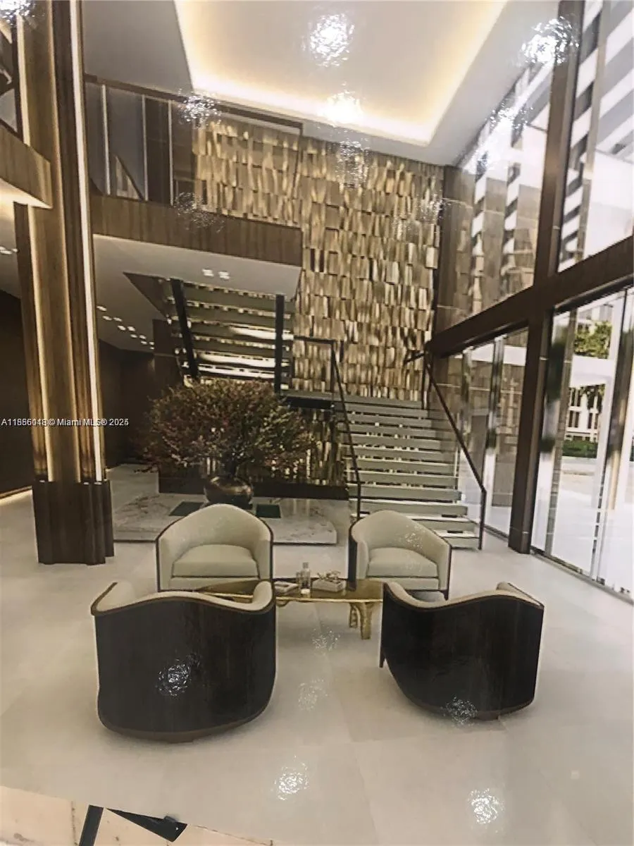 10185 Collins Ave, #818