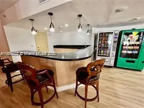 10185 Collins Ave, #818