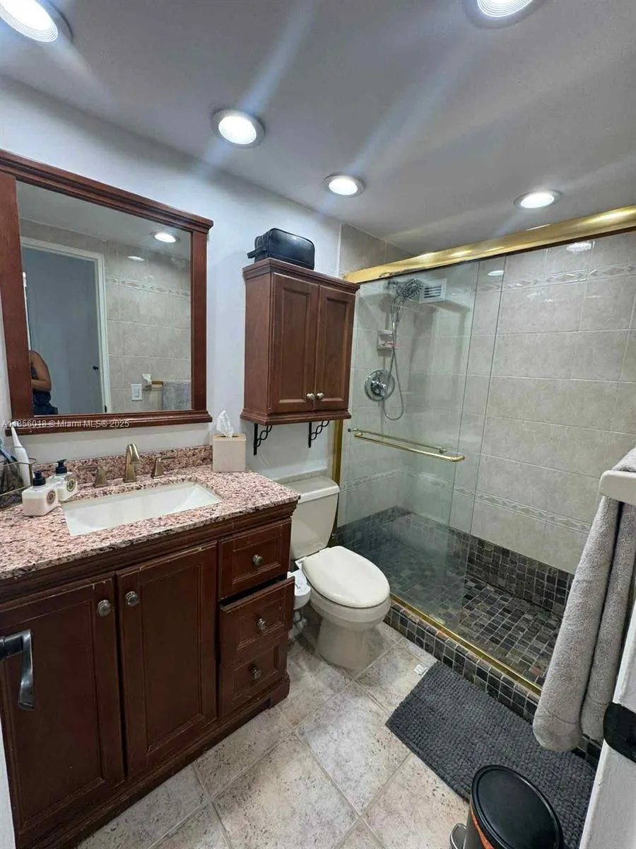 10185 Collins Ave, #818