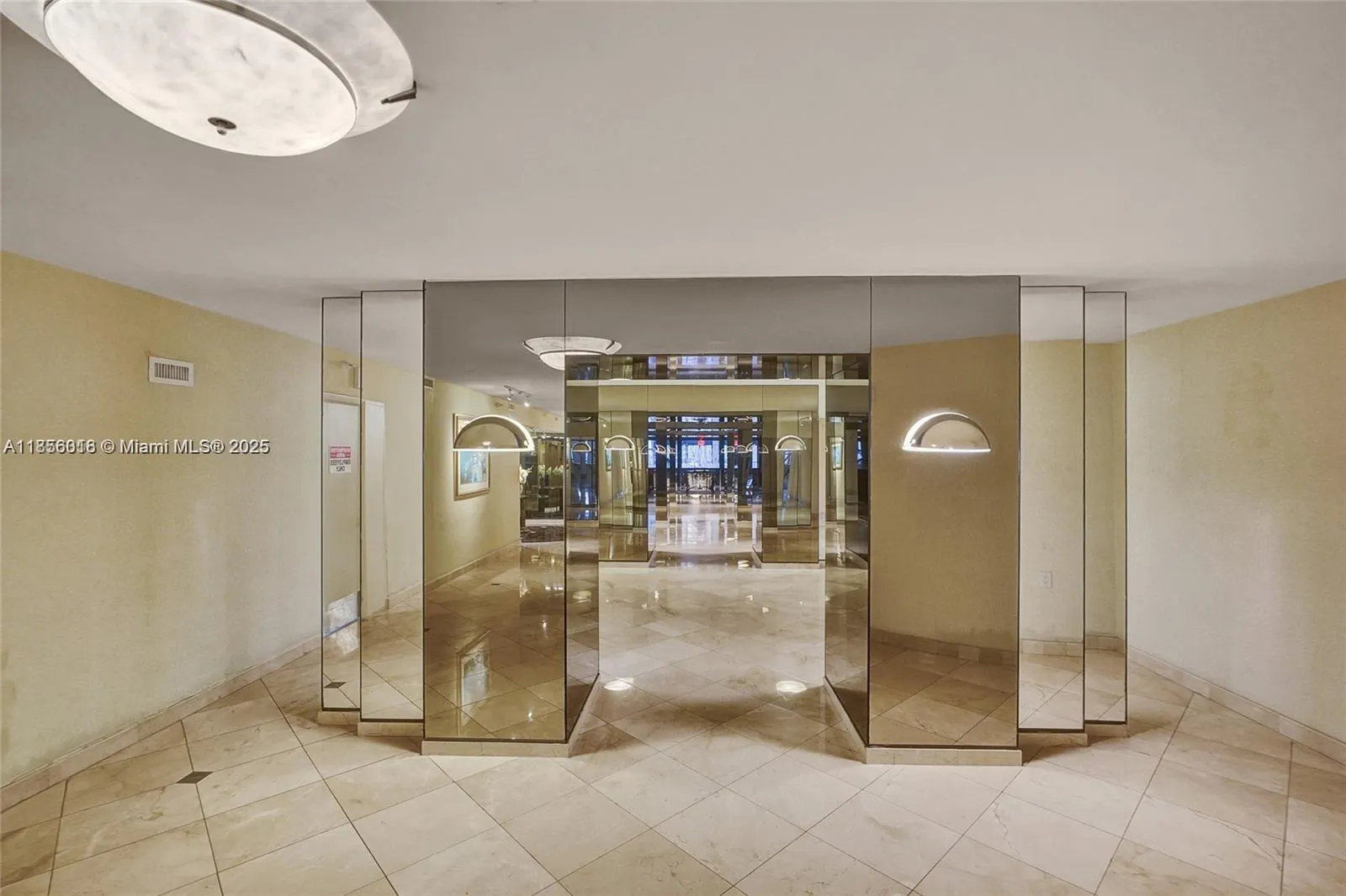 10185 Collins Ave, #818