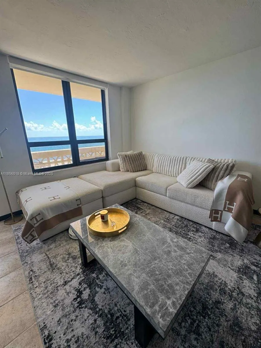 10185 Collins Ave, #818