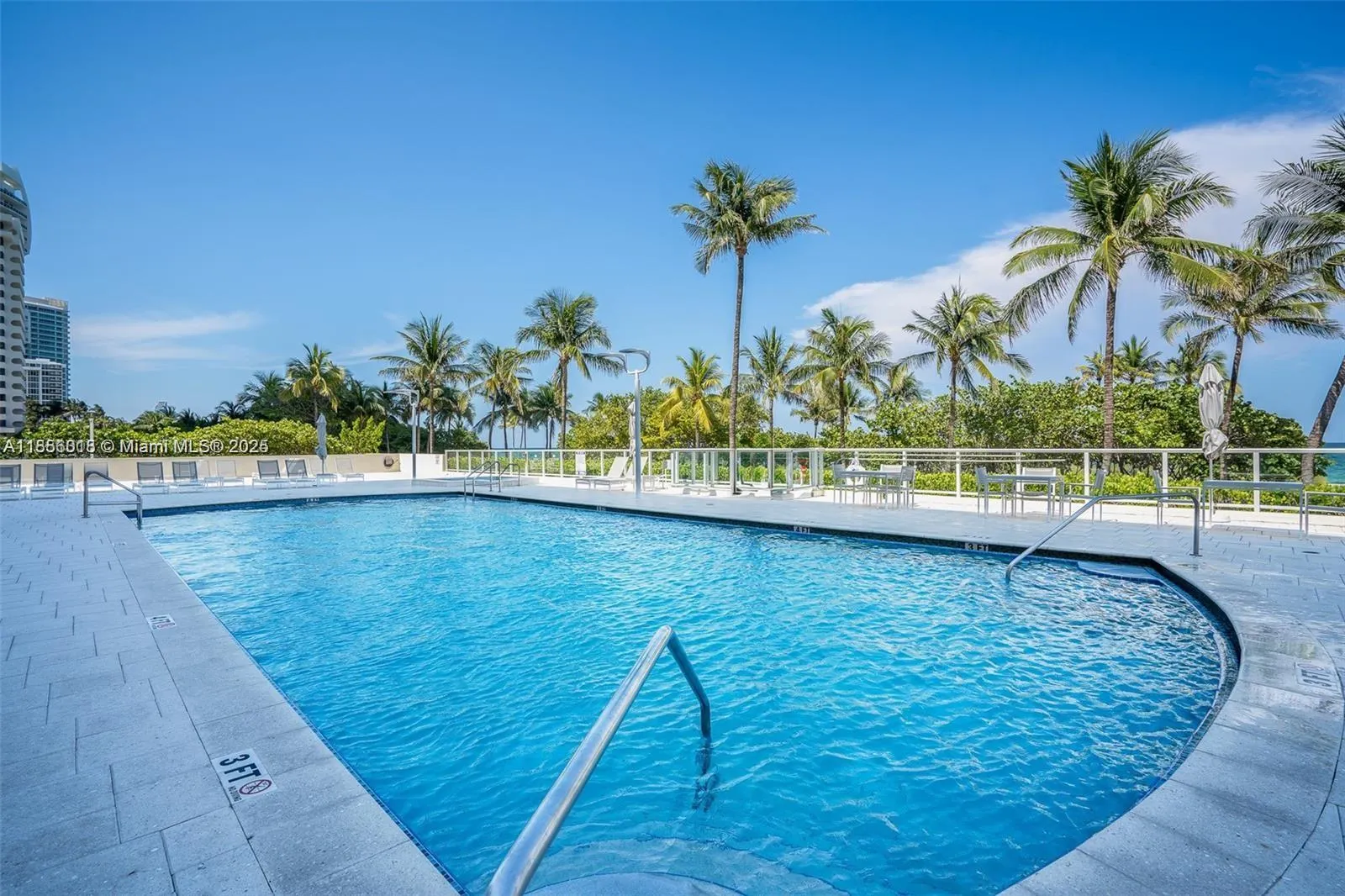 10185 Collins Ave, #818