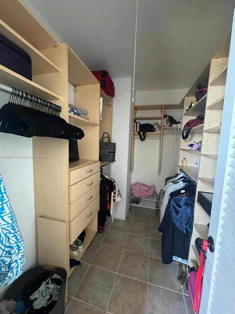 10185 Collins Ave, #818