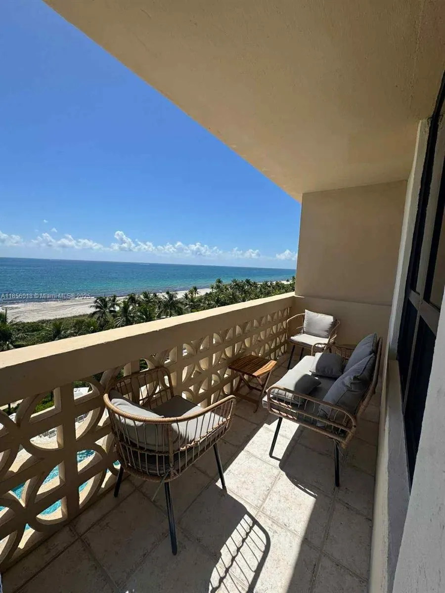 10185 Collins Ave, #818