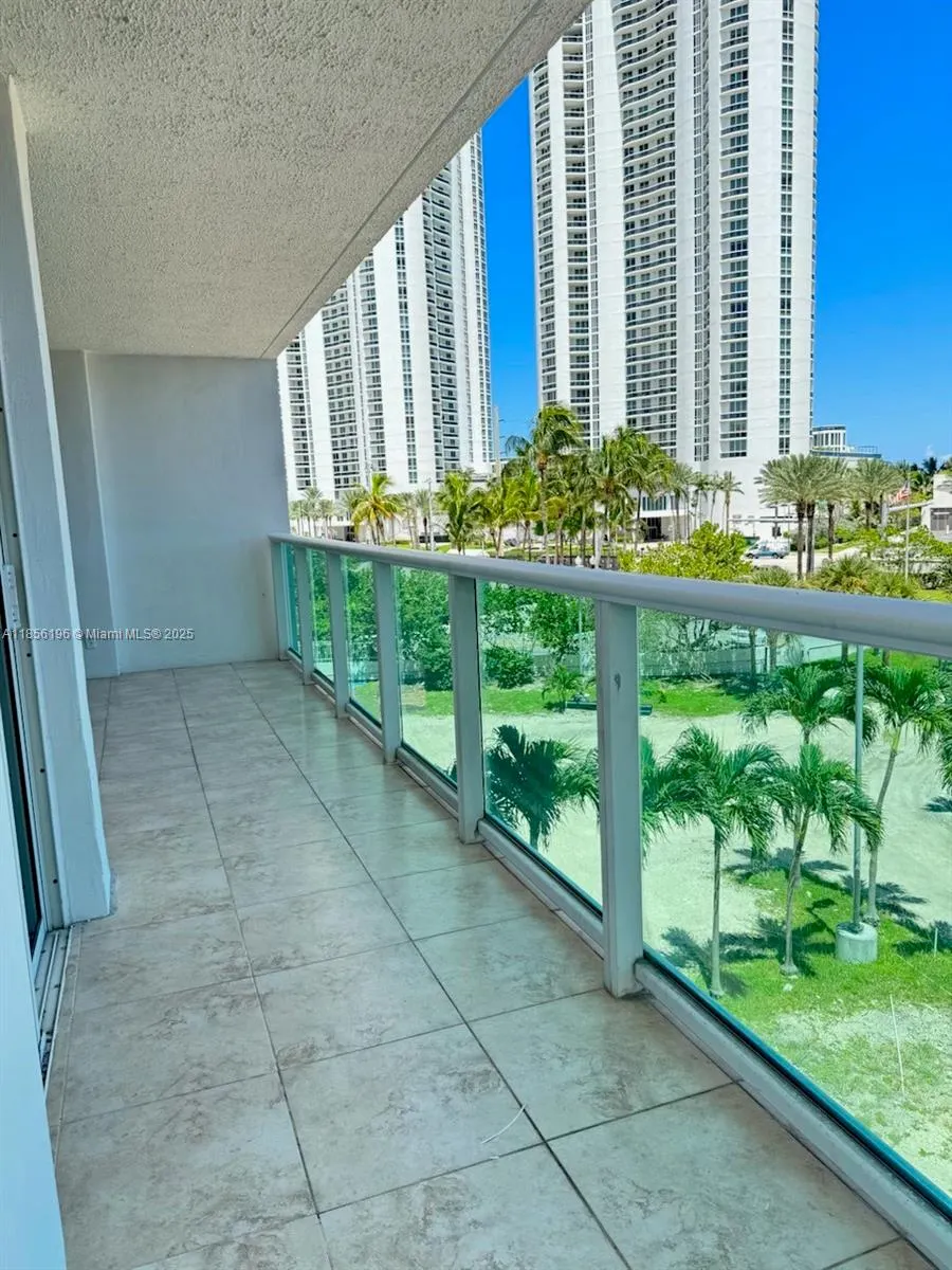 100 Bayview Dr, #309