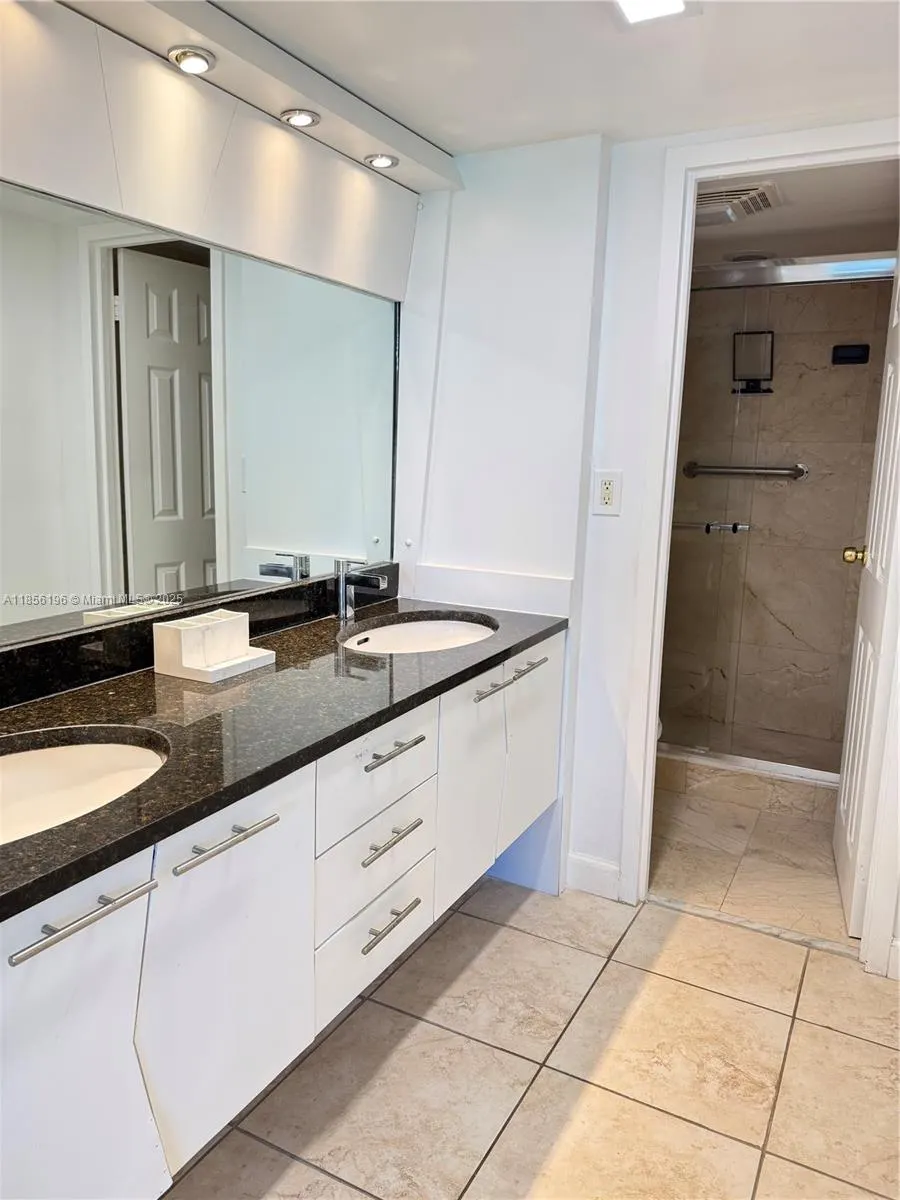 100 Bayview Dr, #309