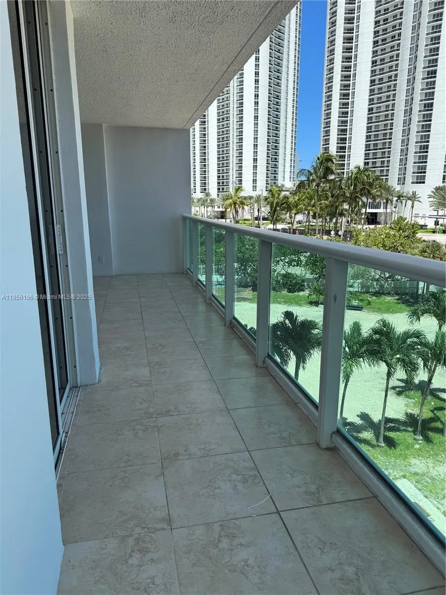 100 Bayview Dr, #309