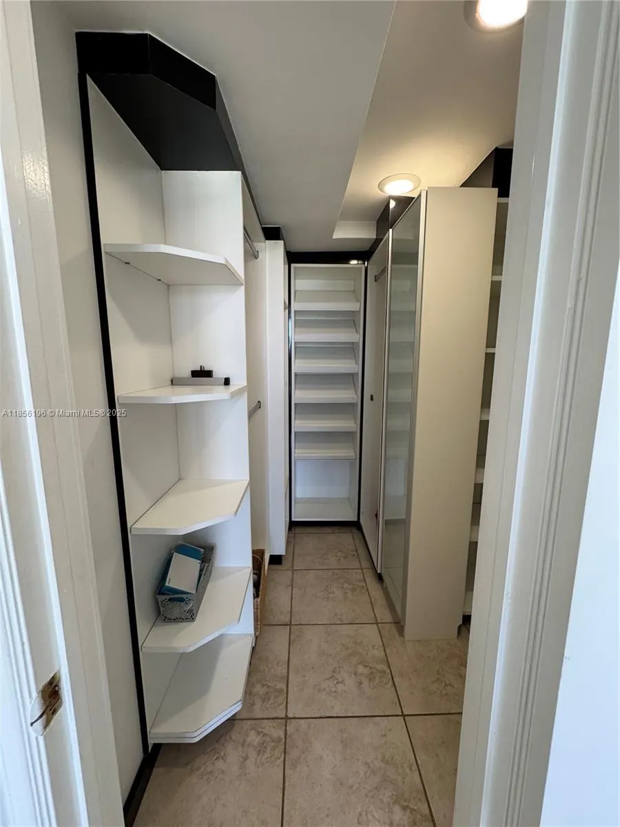 100 Bayview Dr, #309