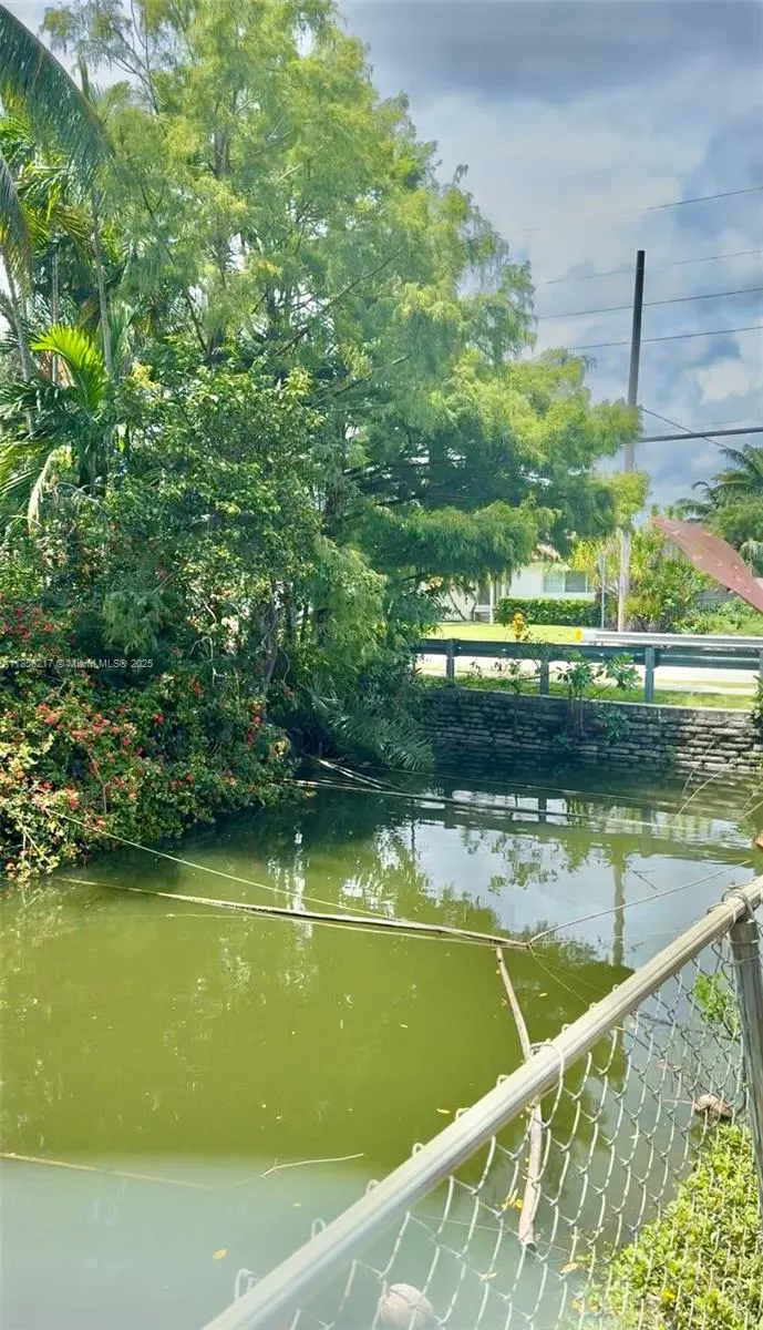 2500 NE 209th Ter