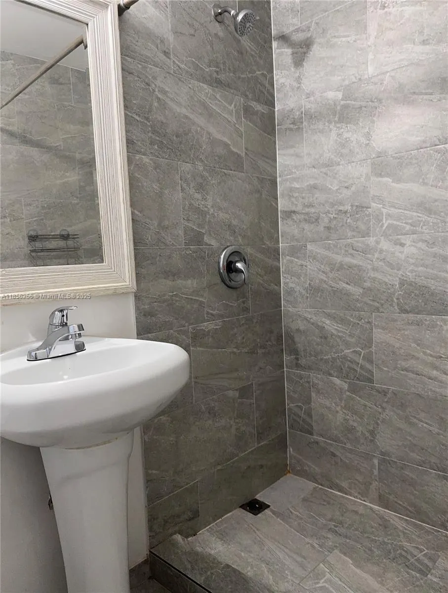 1003 SW 4th Ave, #2