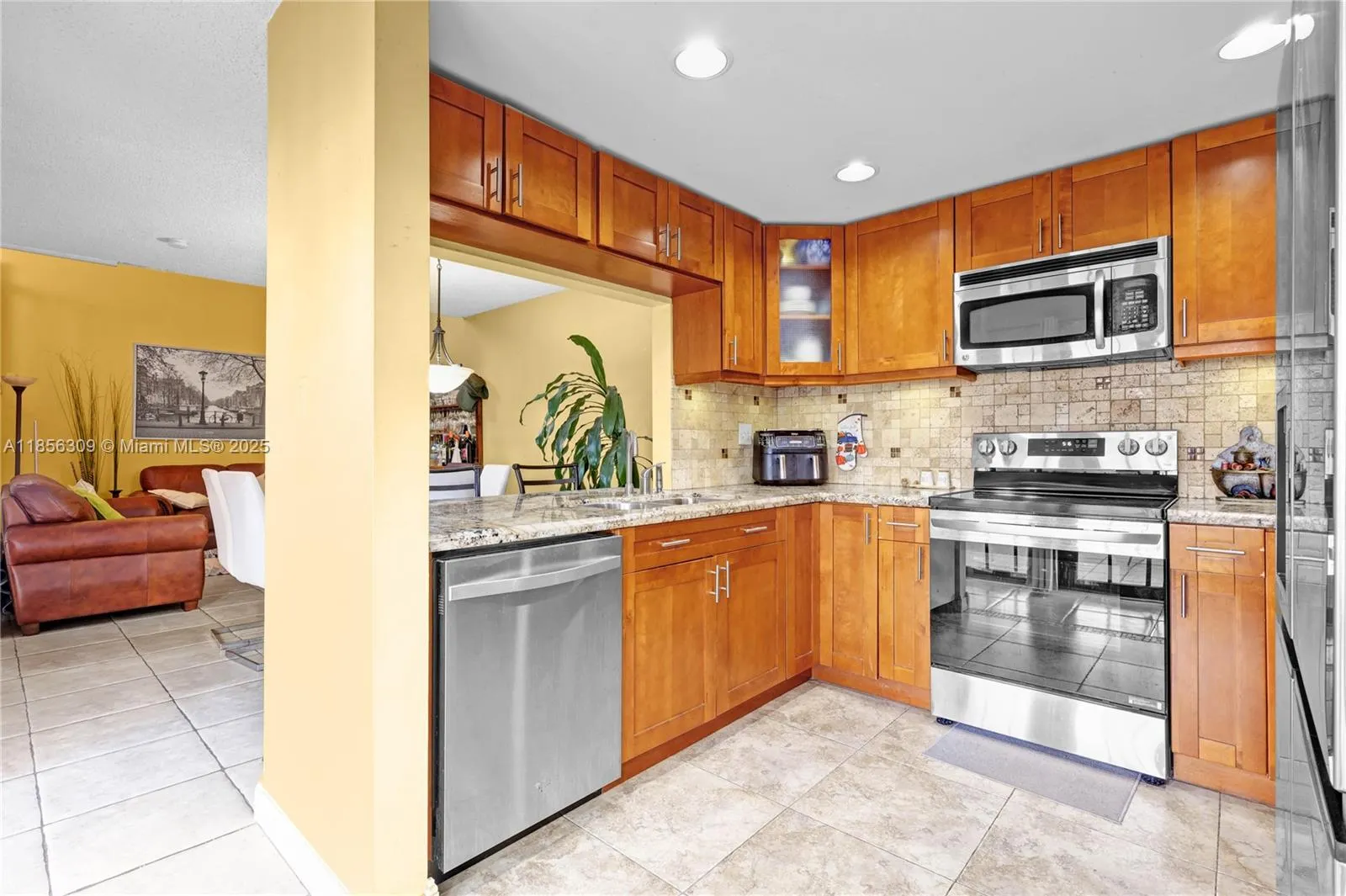 10077 NW 5th Ter, #10077