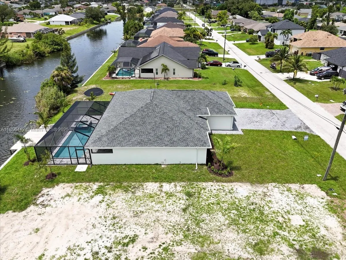 520 SW 28th St