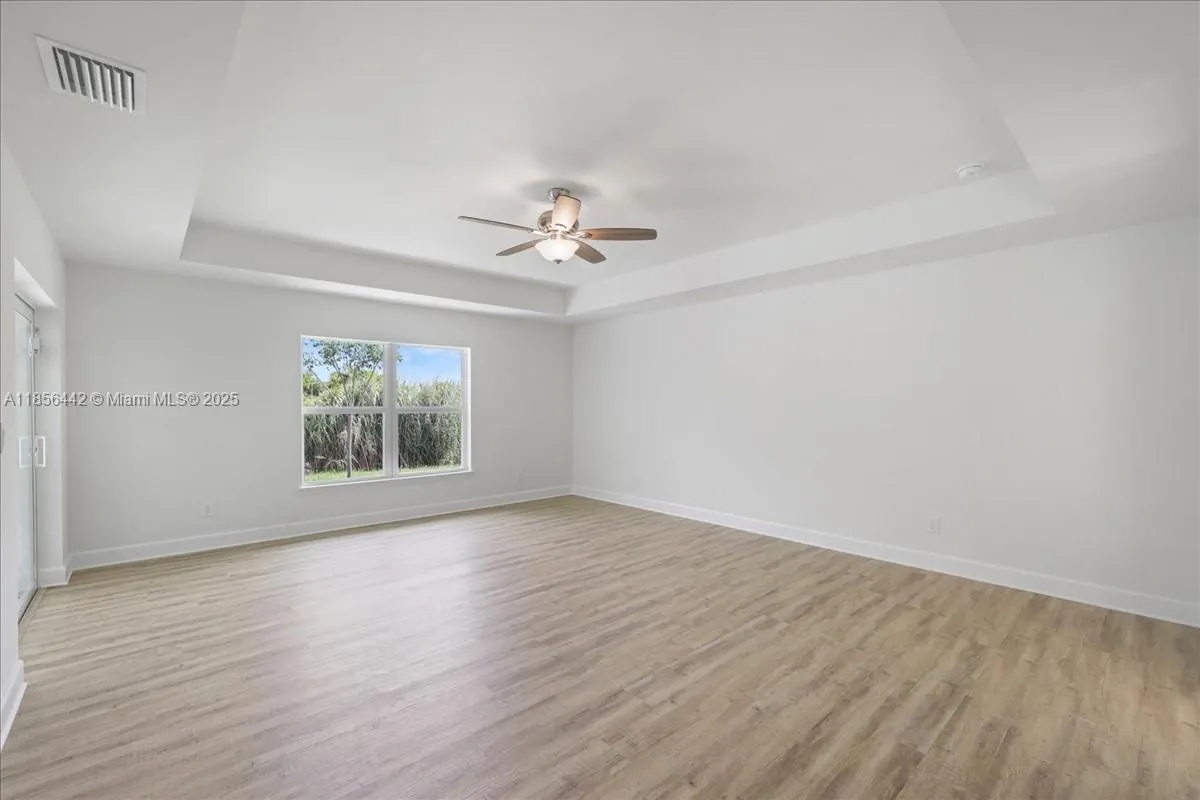 520 SW 28th St