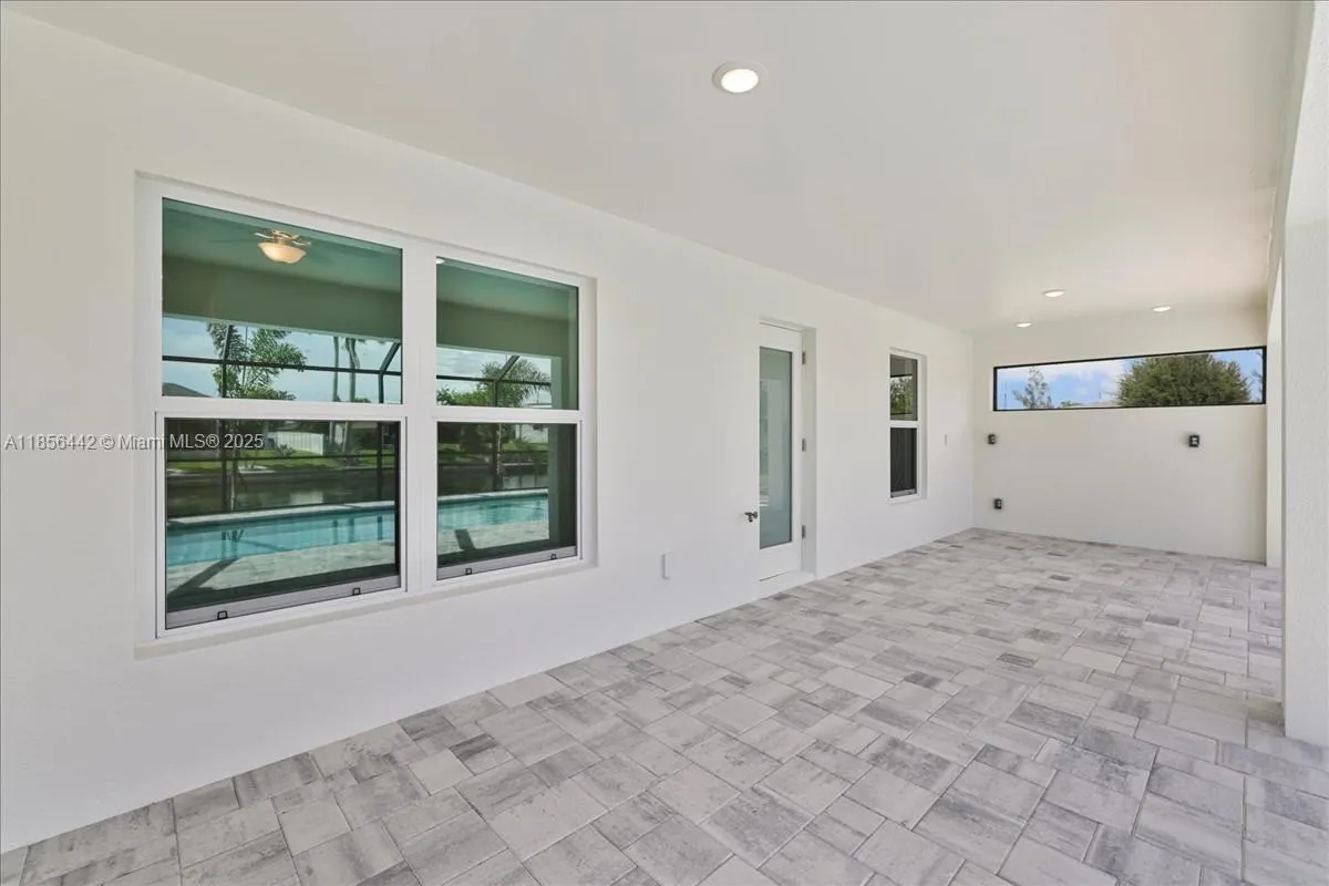520 SW 28th St