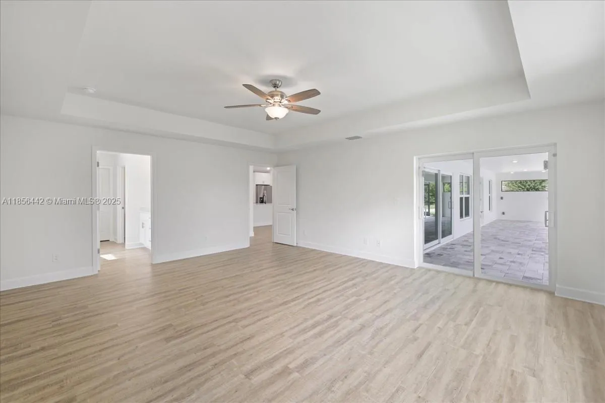 520 SW 28th St