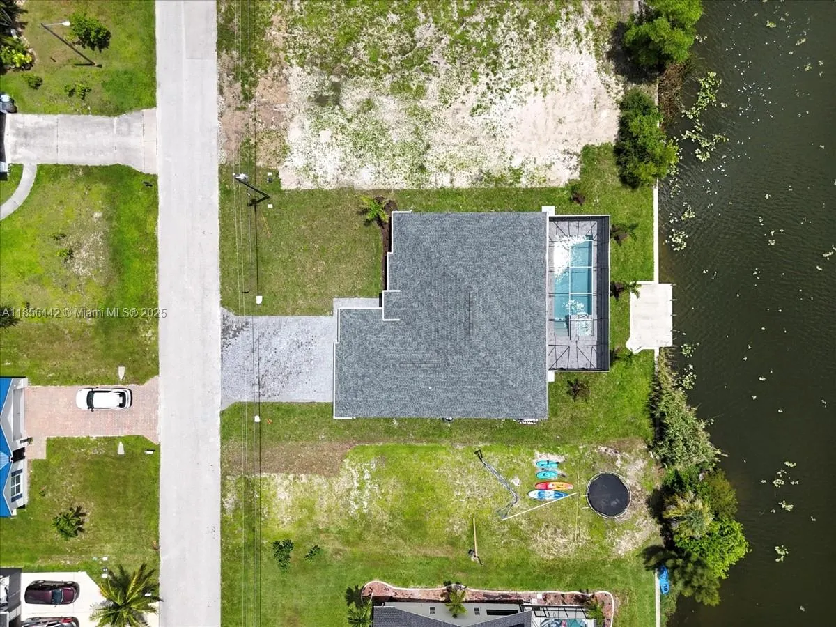 520 SW 28th St