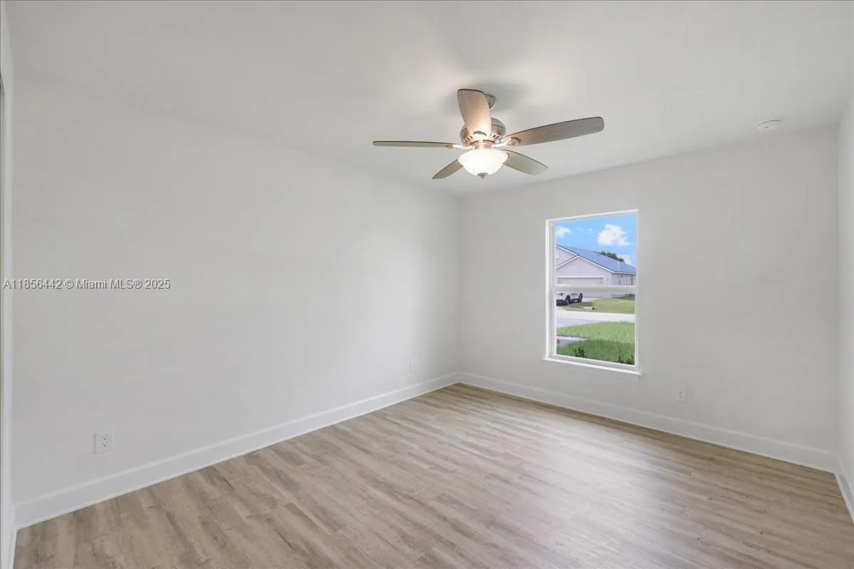 520 SW 28th St
